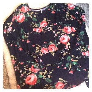 Navy floral top!
